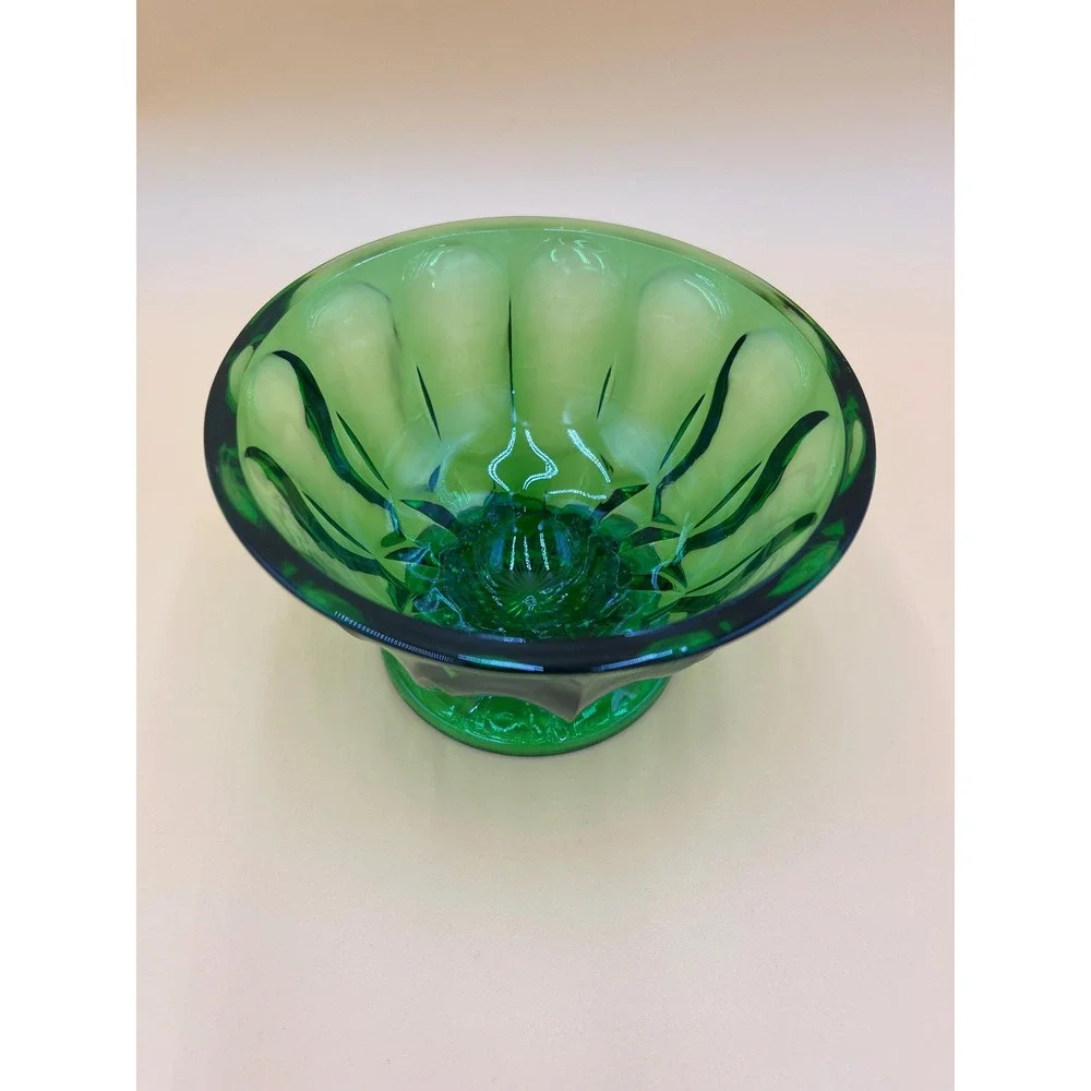 Vintage Emerald Green Glass Bowl: Decorative Panel Design